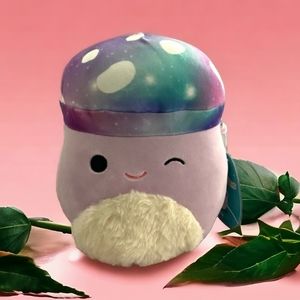 NWT Squishmallows minya the mushroom